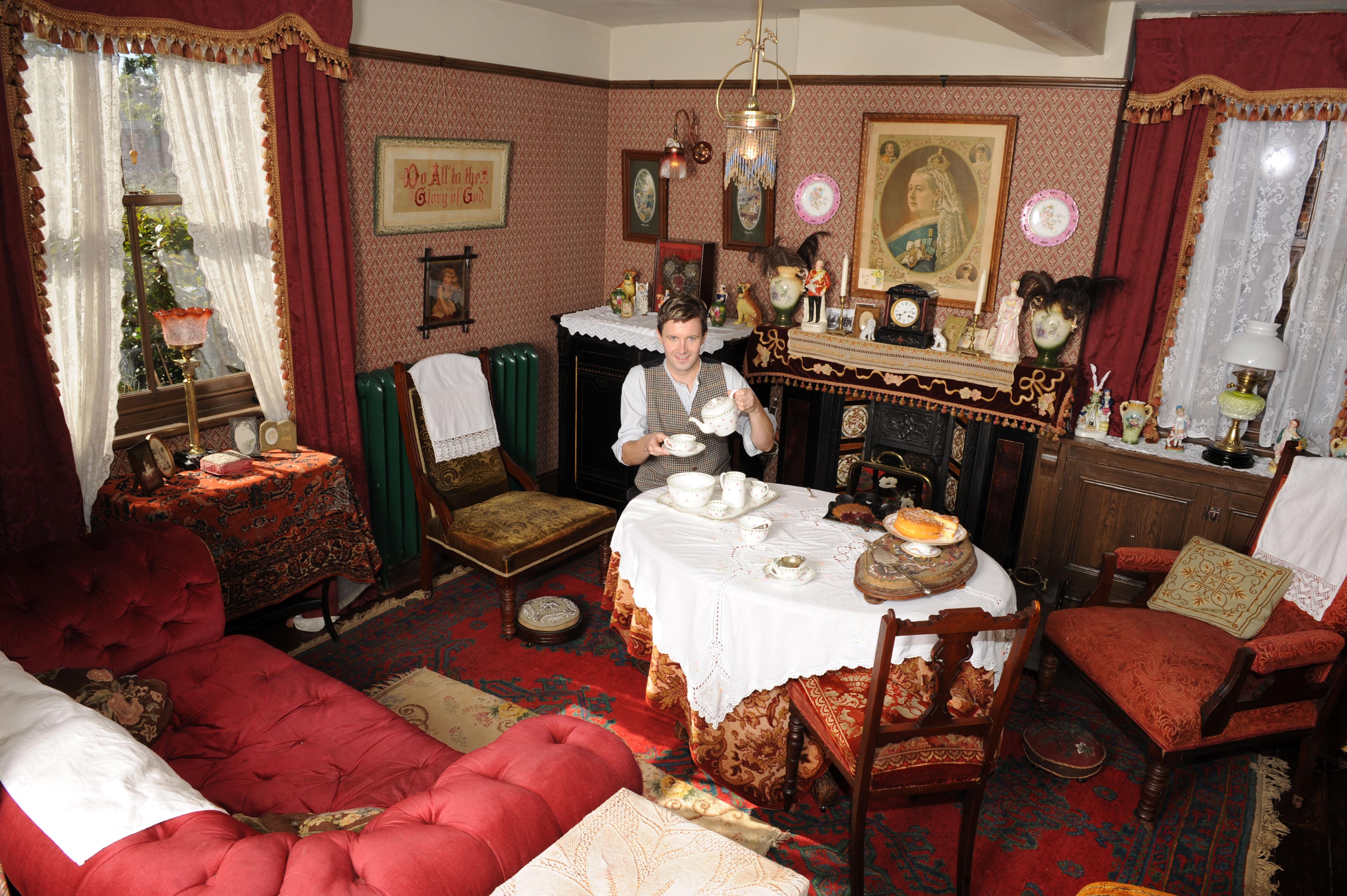 Victorian parlour in 2010 period house restoration 