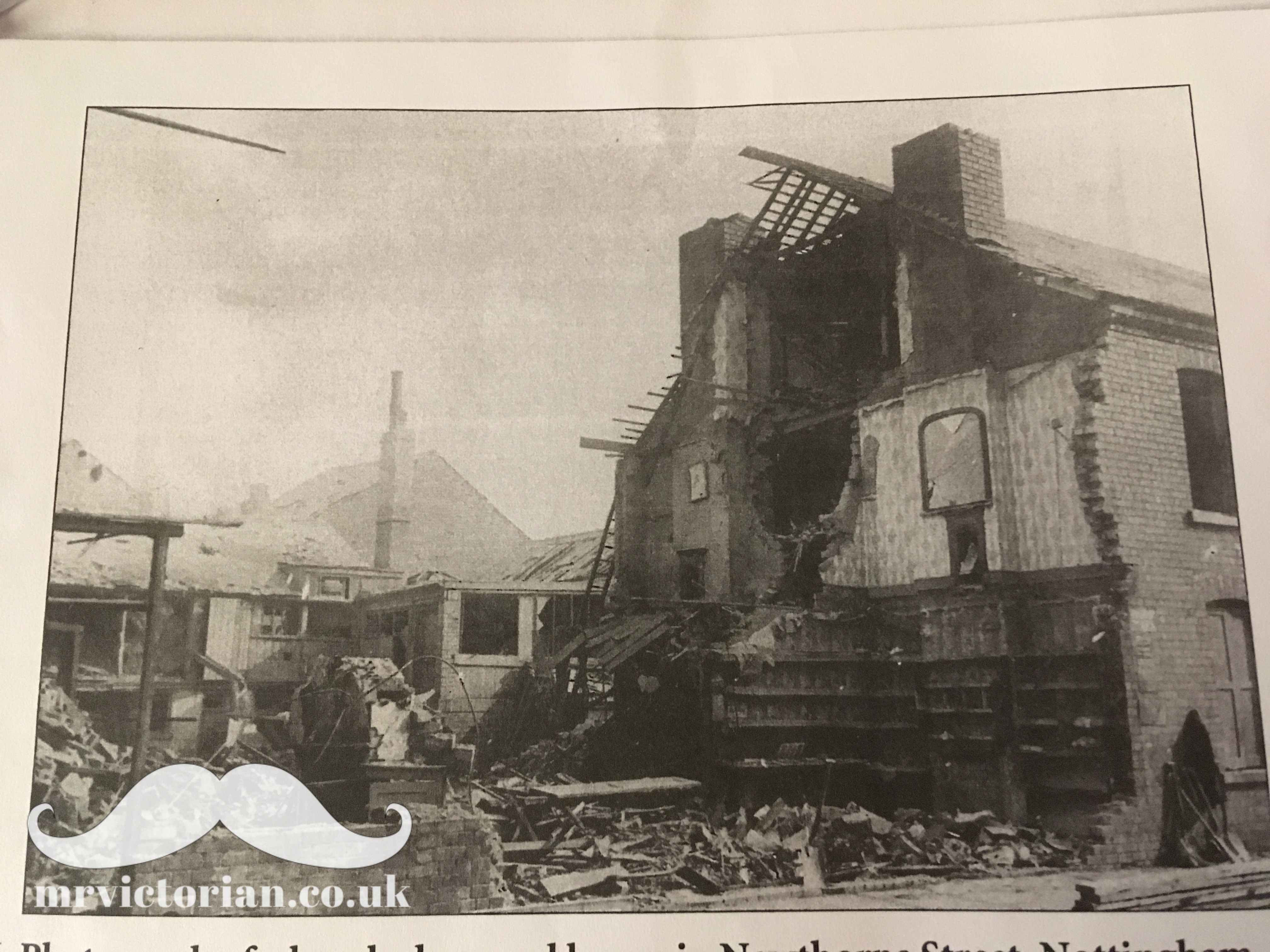 Restoring an iron fireplace Victorian blackleaded bombed house World War 1