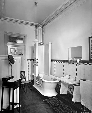 1914 Edwardian bathroom