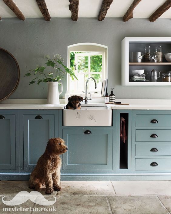 Vintage simple style wooden kitchen cupboards with wooden handles