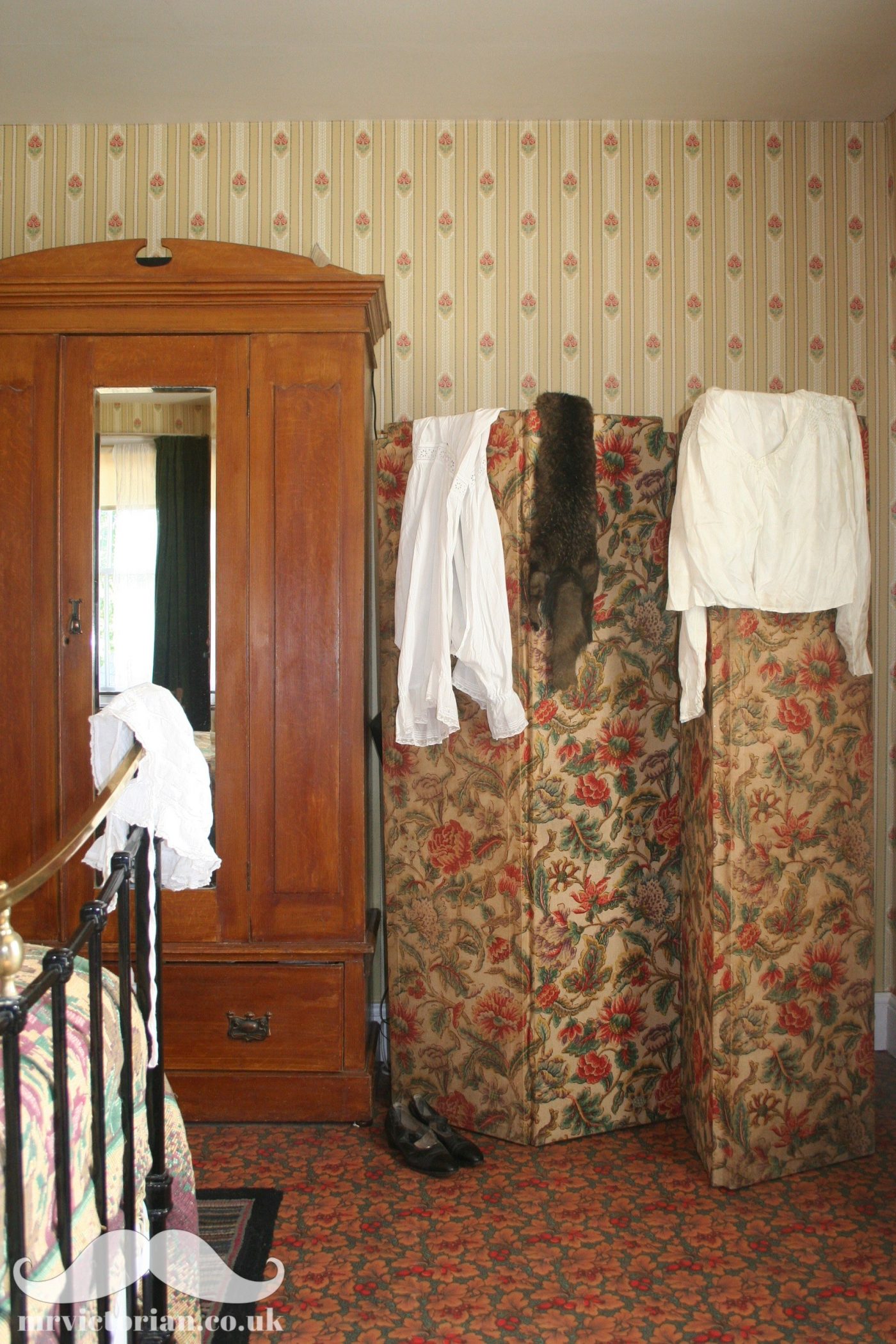 Victorian linoleum bedroom