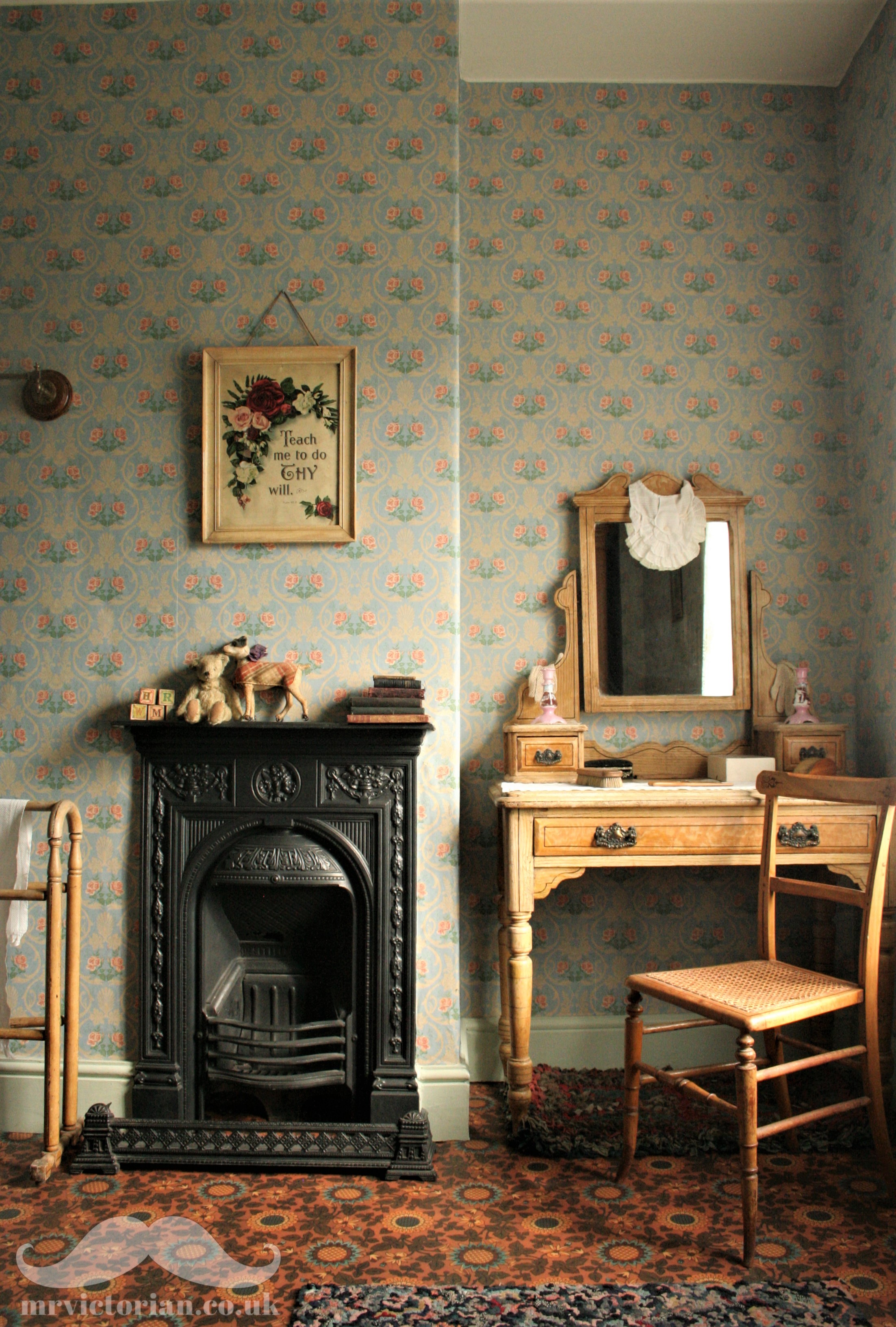 1880s linoleum Victorian bedroom fireplace scumbled